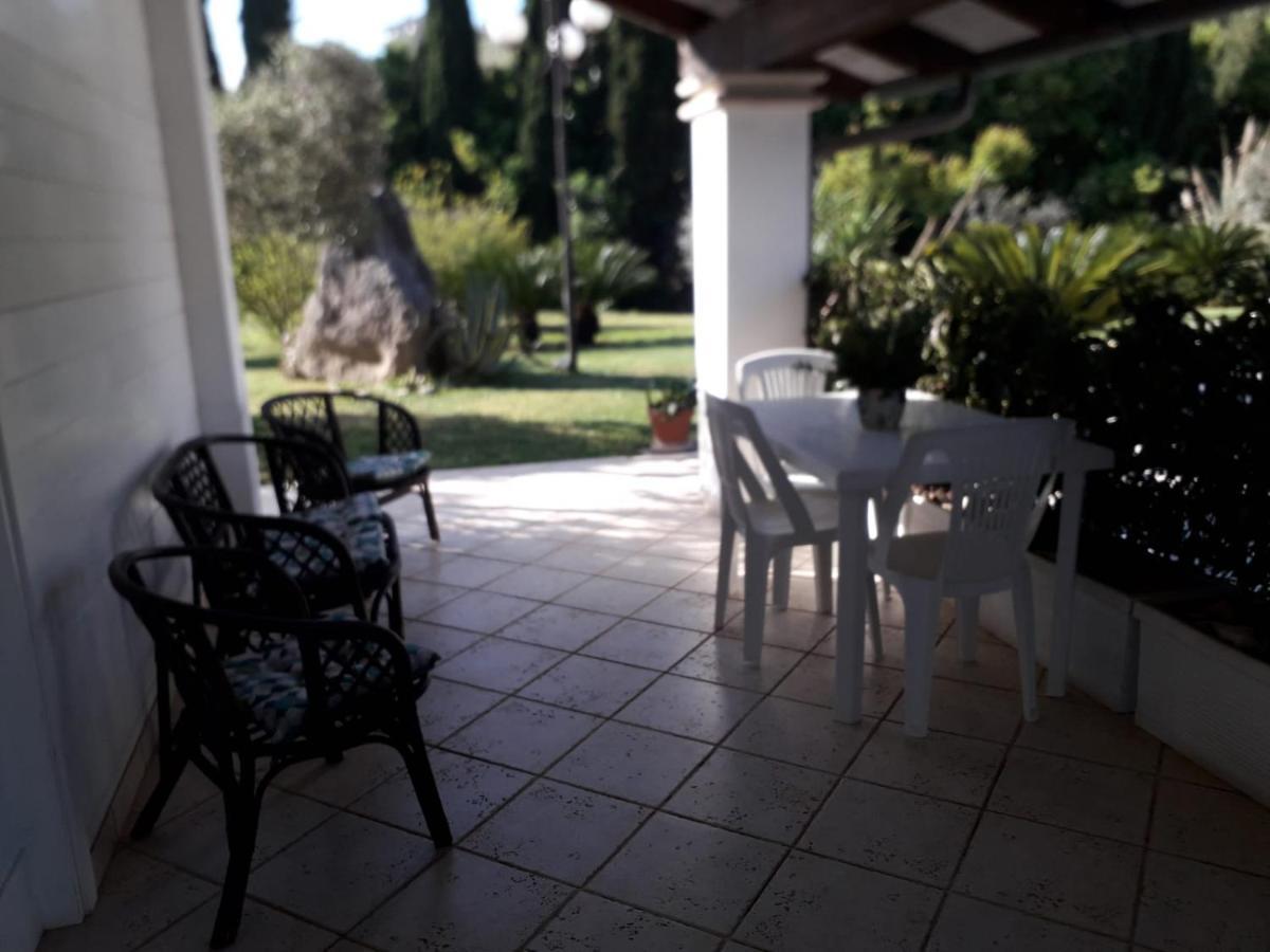 Villetta Blue Garden Sonnino Exteriör bild